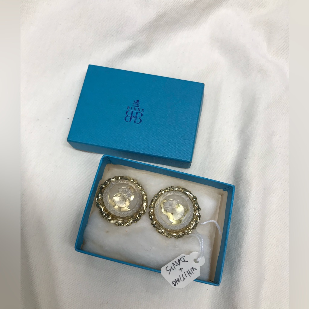 Vintage Whiting Davis Cameo Clip Earrings New 25$